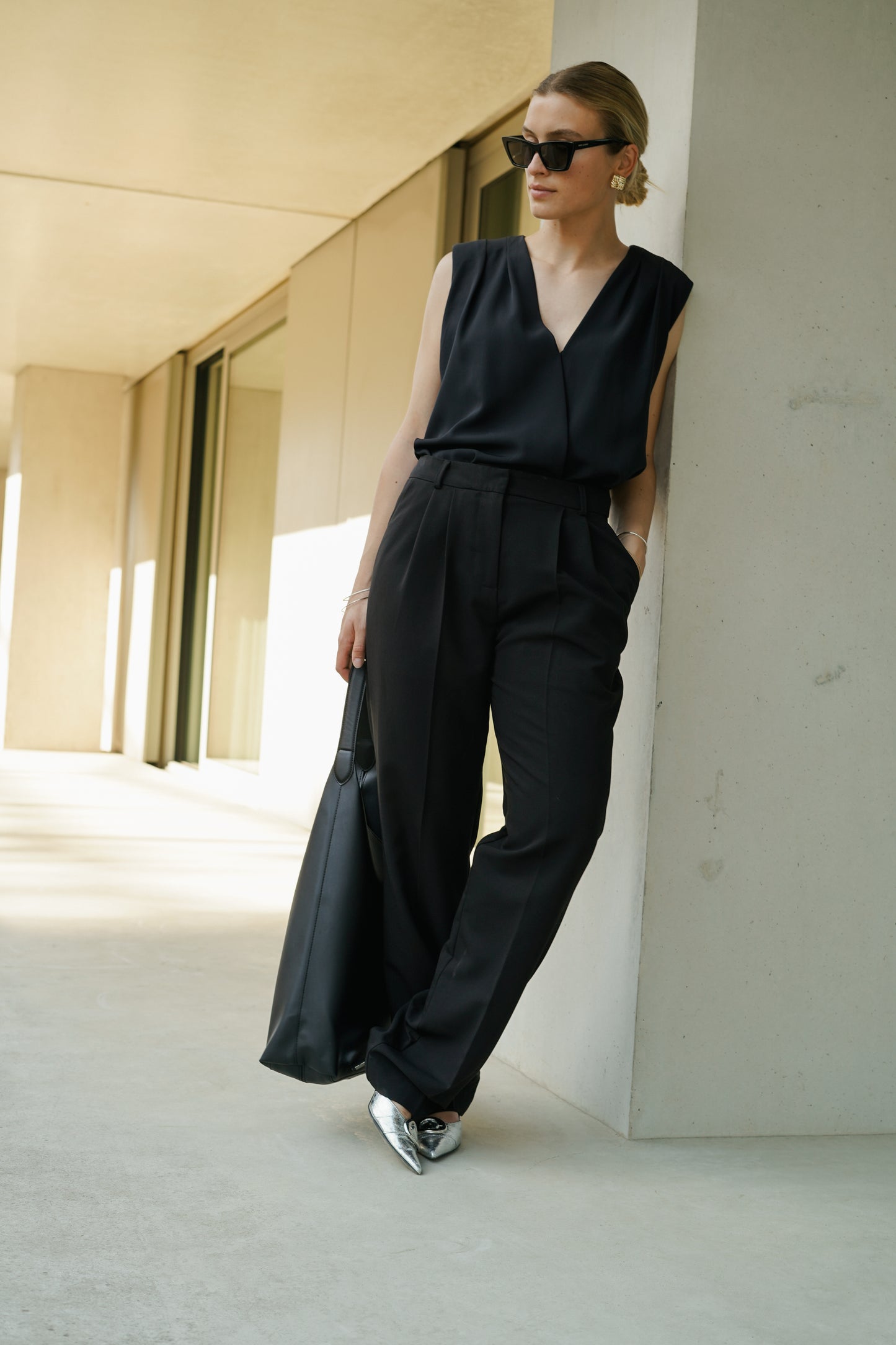 TESS SLEEVELESS BLOUSE | BLACK